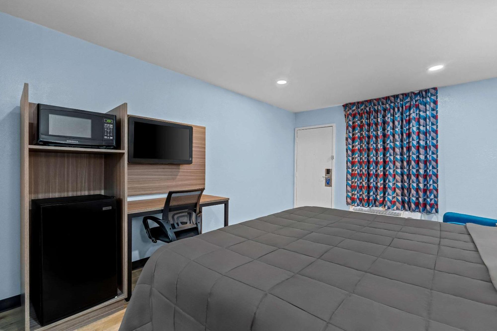 Rodeway Inn & Suites Брукхейвън Екстериор снимка