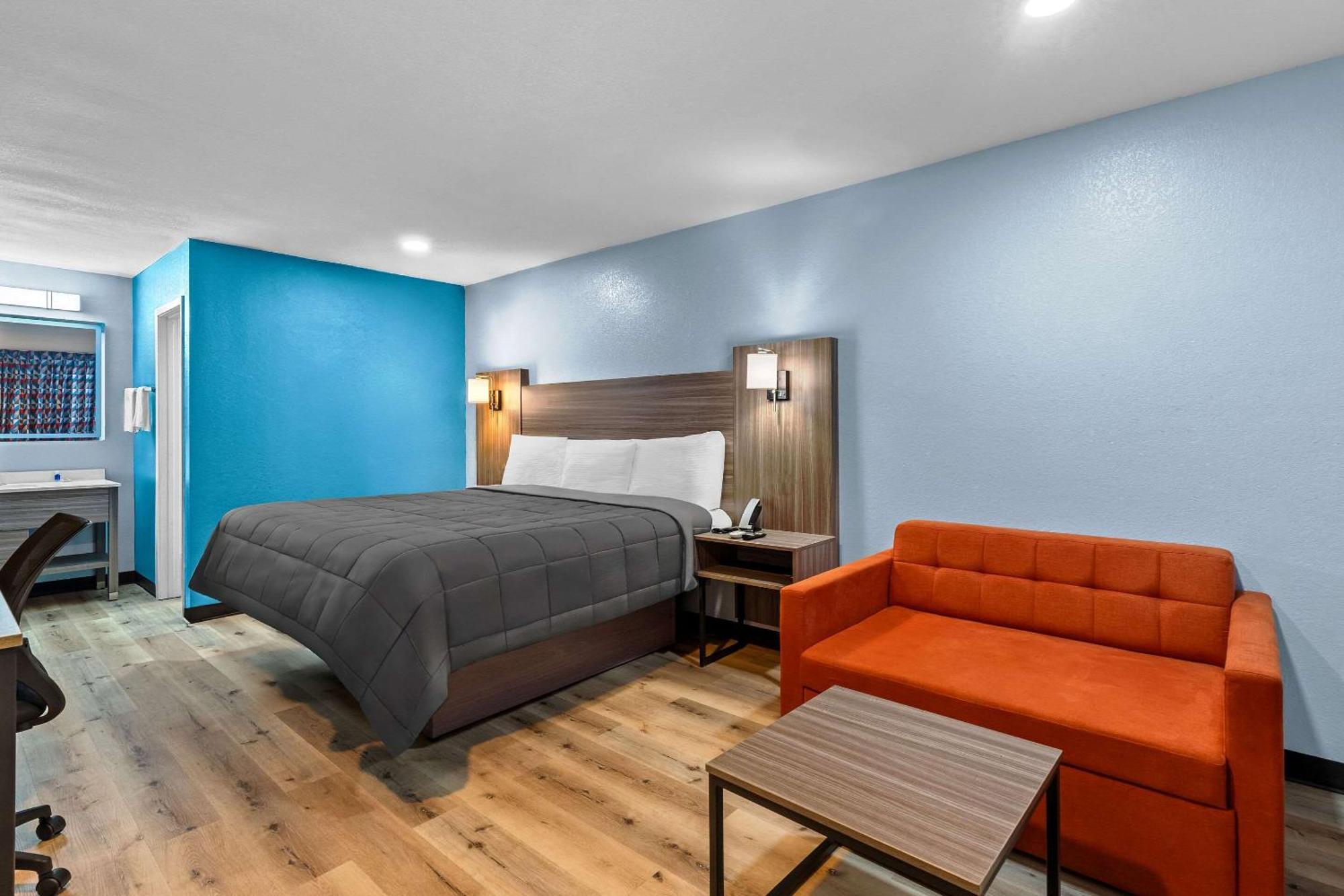 Rodeway Inn & Suites Брукхейвън Екстериор снимка