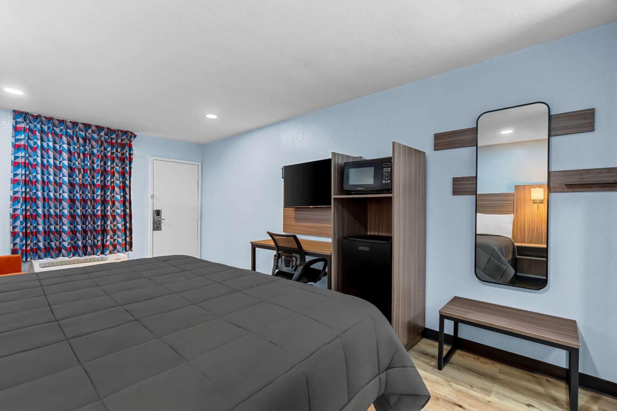 Rodeway Inn & Suites Брукхейвън Екстериор снимка