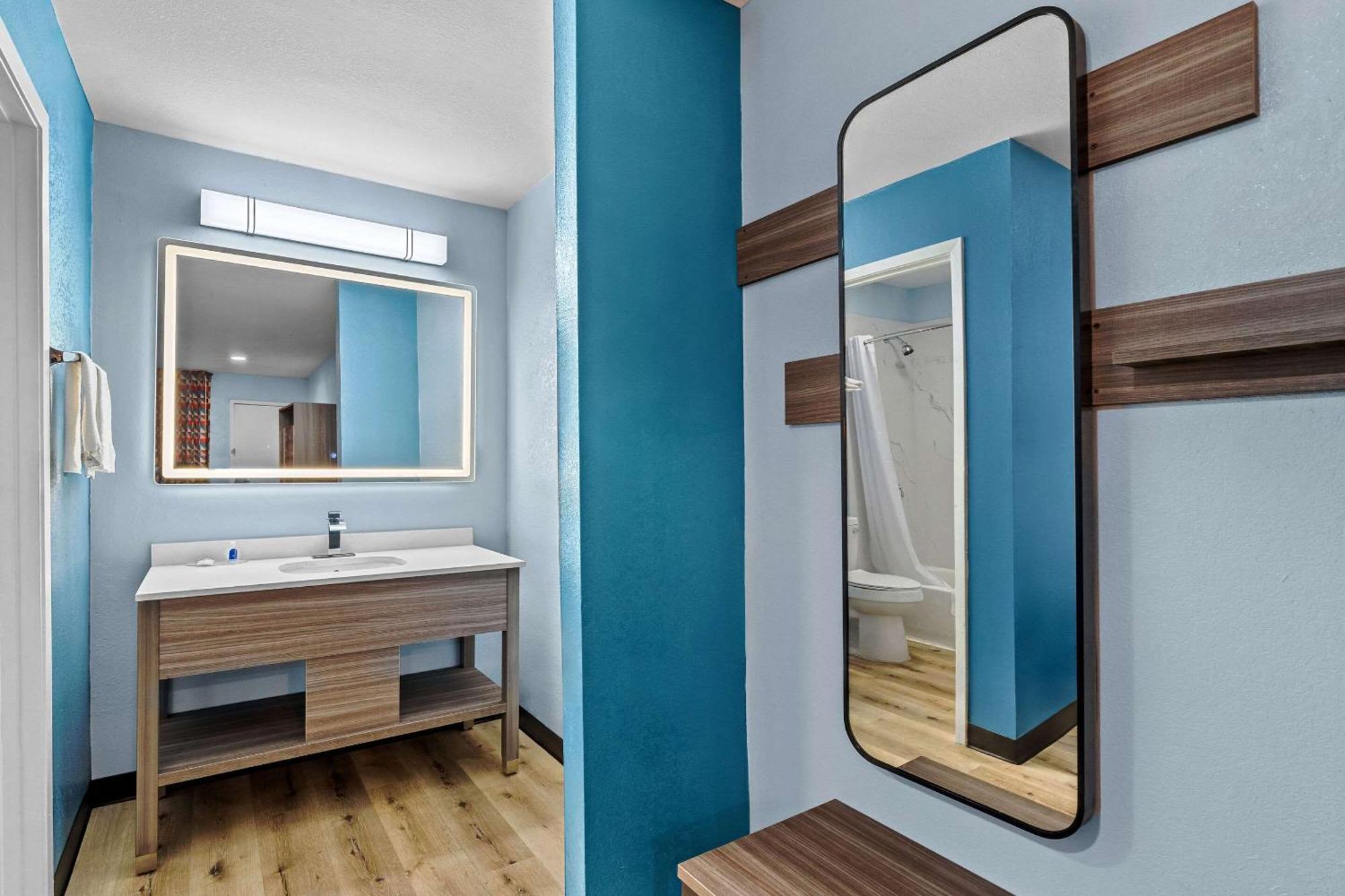 Rodeway Inn & Suites Брукхейвън Екстериор снимка