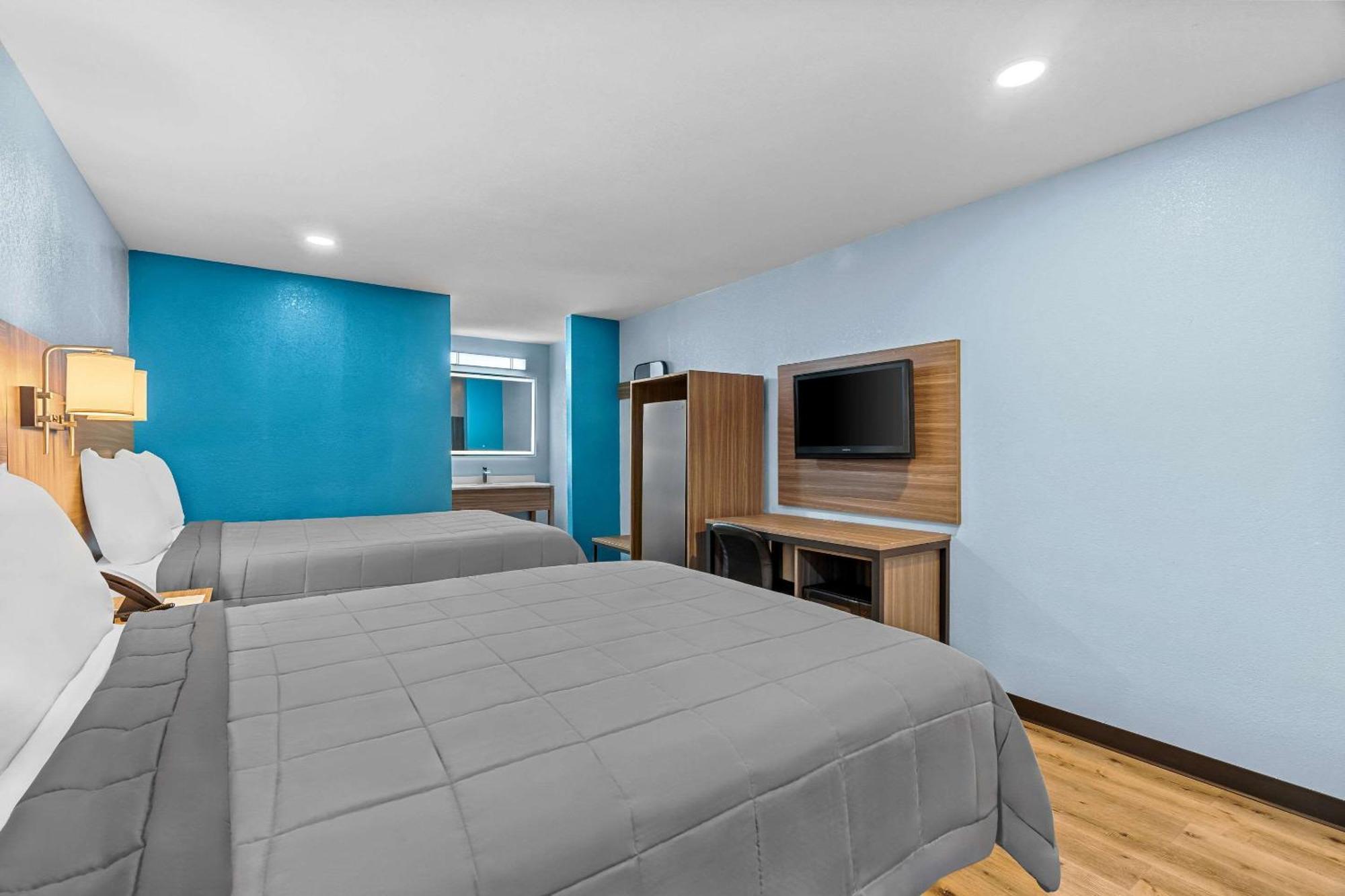 Rodeway Inn & Suites Брукхейвън Екстериор снимка